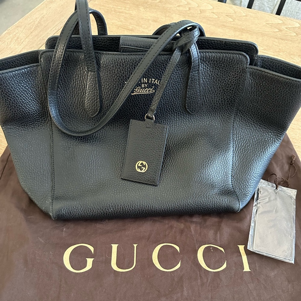 Pebbled calfskin medium swing Gucci tote
